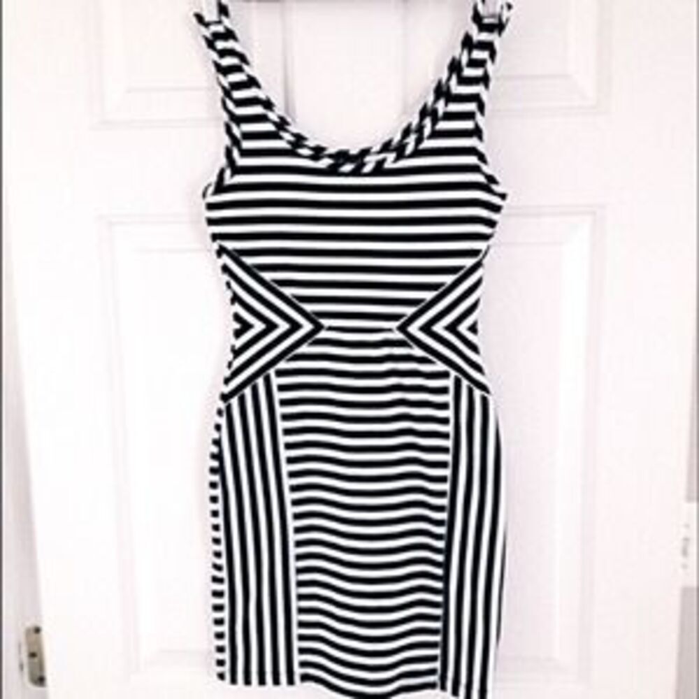 💝Wet Seal black and white mini dress!